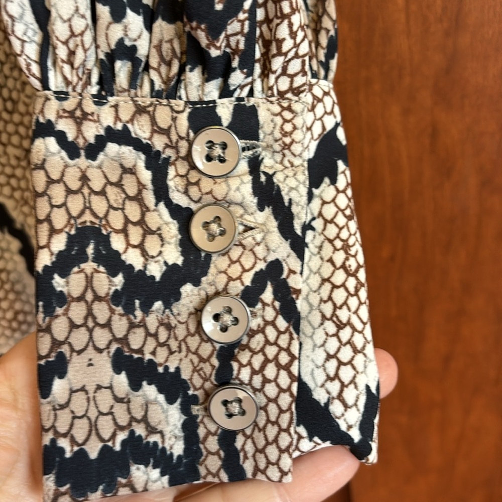CAbi Serpentine Blouse 3759 Long Sleeve XS Snake Print - Picture 3 of 10